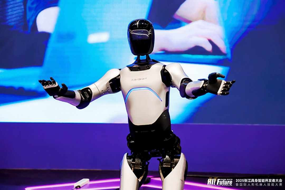 yy易游远征A2成全球首个同时拥有中美欧认证的人形机器...