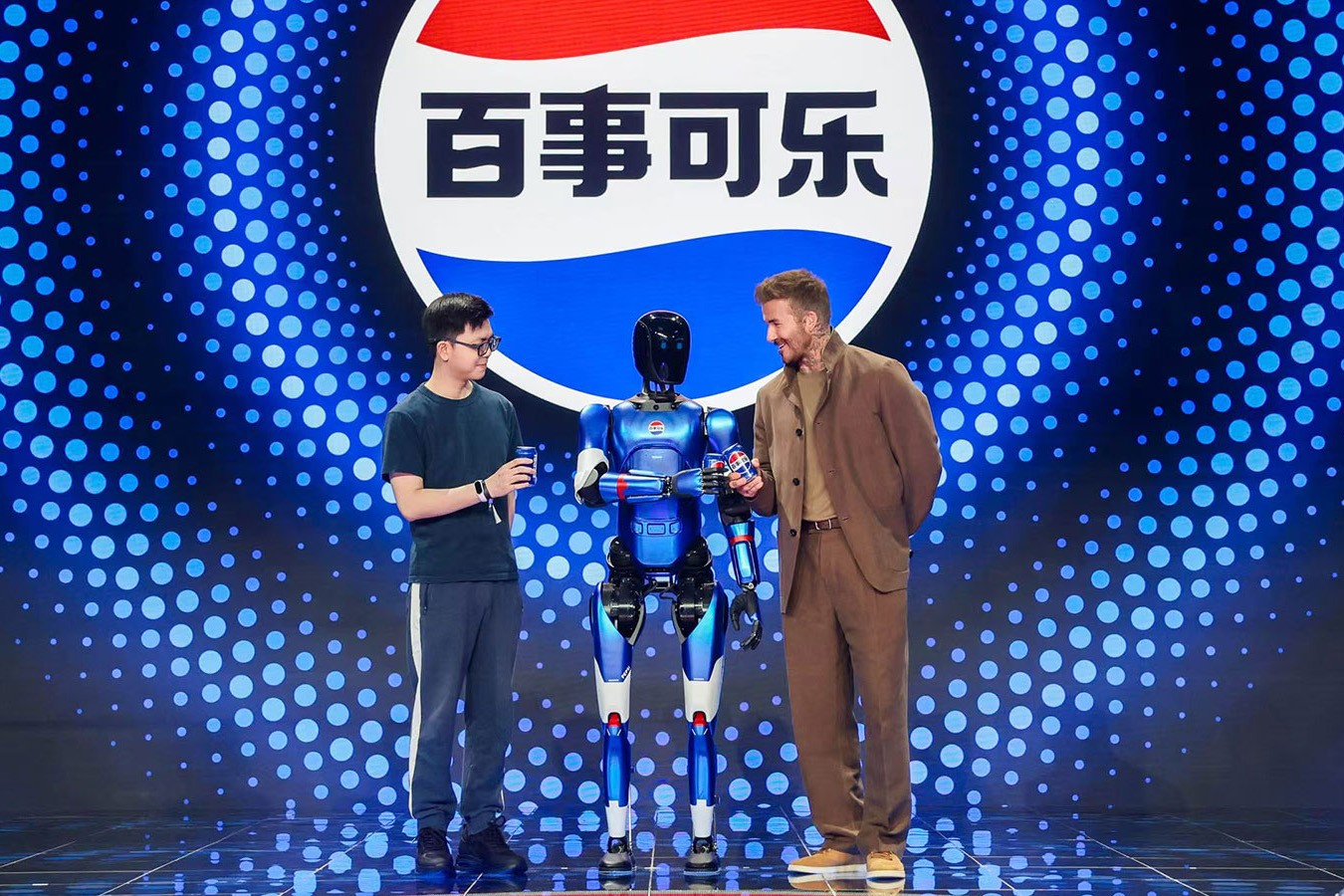 yy易游机器人携手百事中国共创“百事蓝宝” 共燃渴望新章